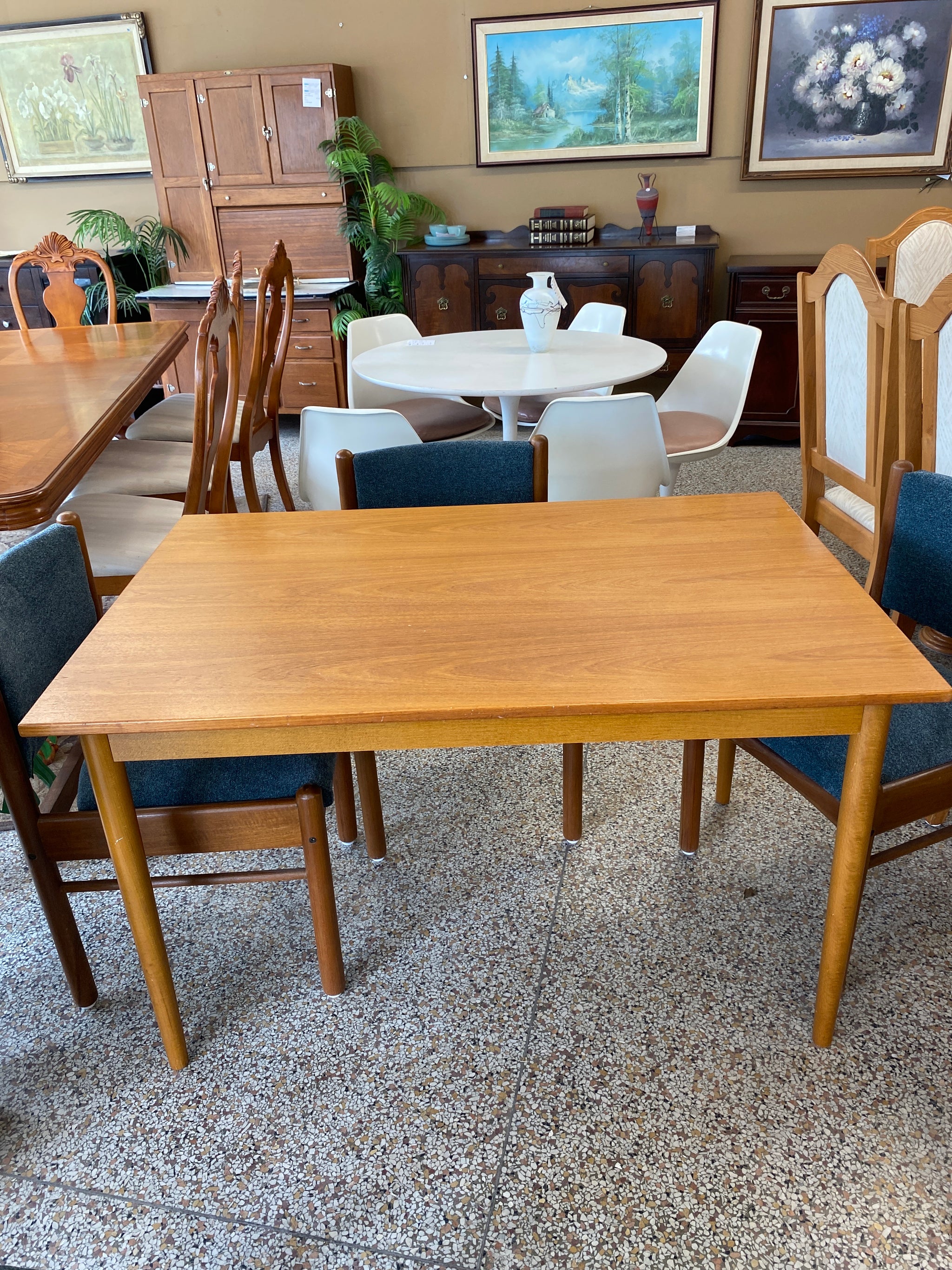 TABLES – Furniture Thrift Store