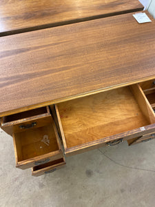 Oh so lovely small desk