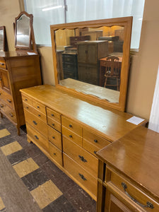 DeFehn dresser with mirror