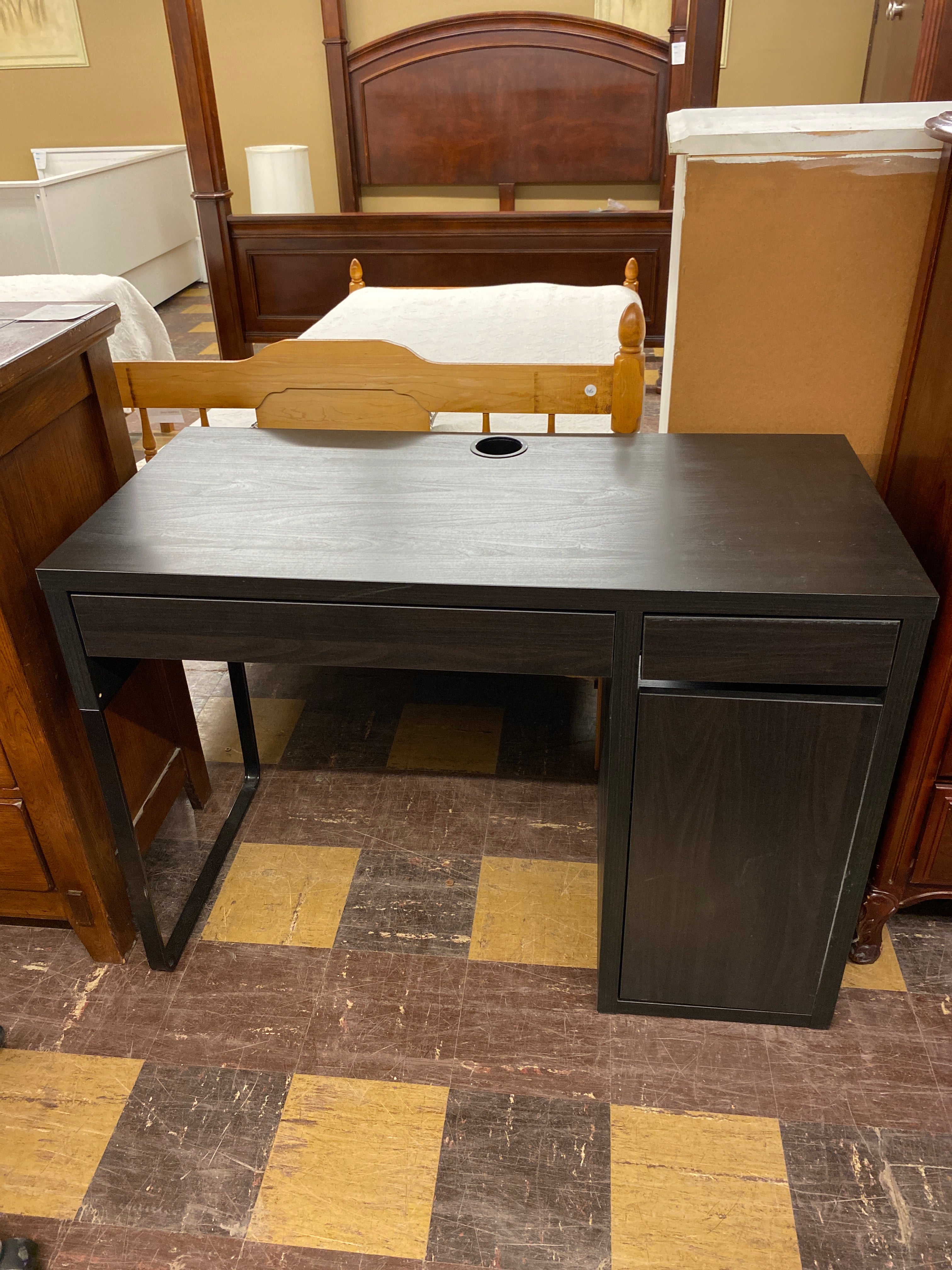 Small office desk