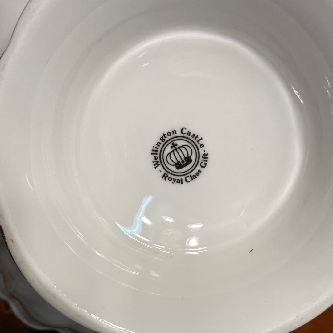 Wellington castle serving dish