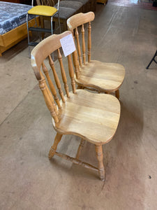 Set of 2 wooden chairs