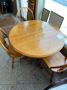 Round wooden table 2 leaves 3 chairs