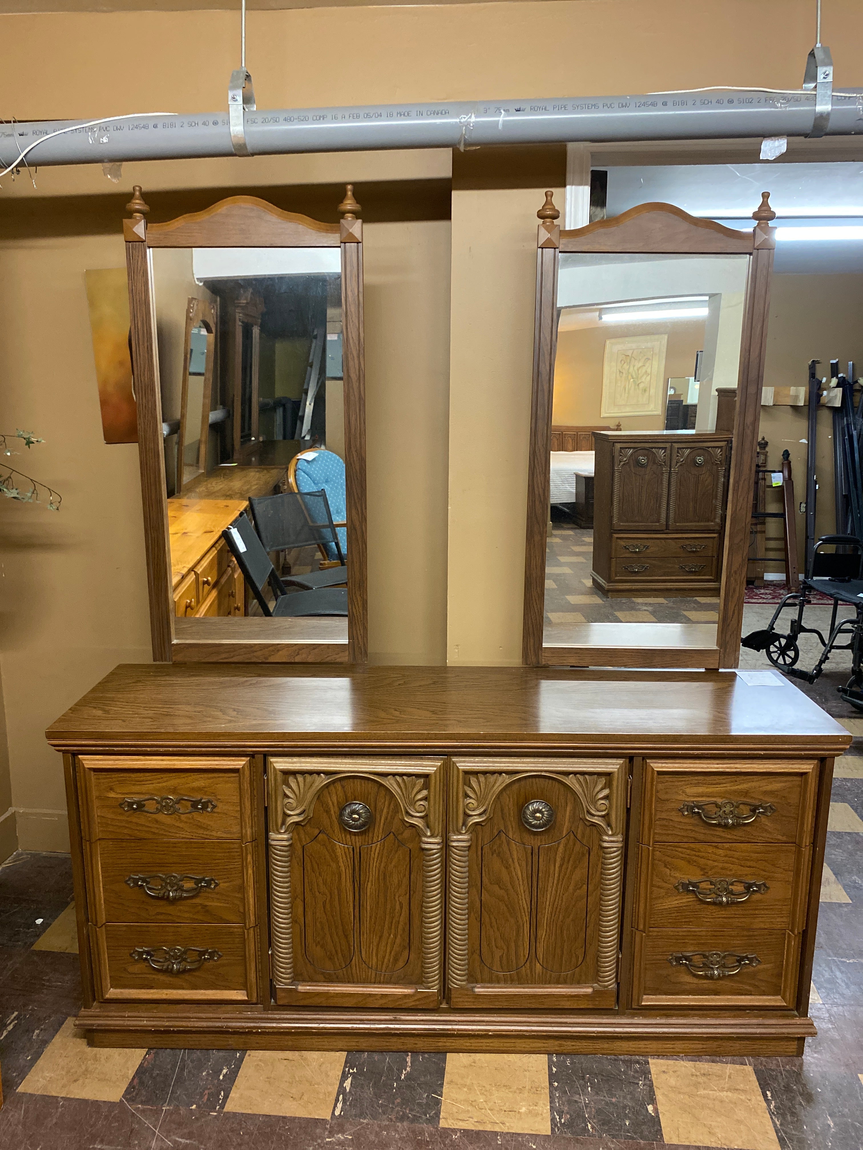 Dresser 2 Mirrors