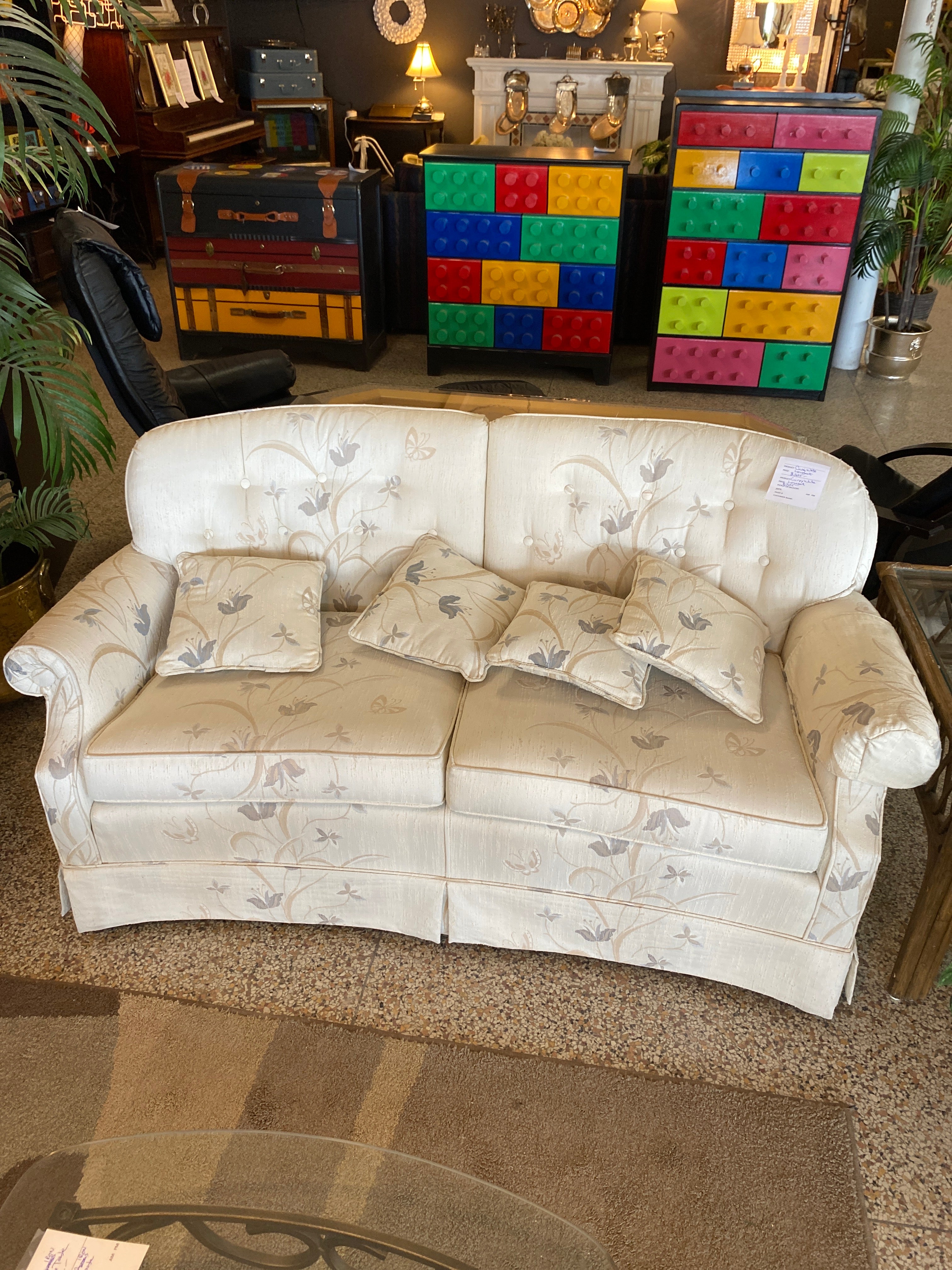 Curvy white loveseat