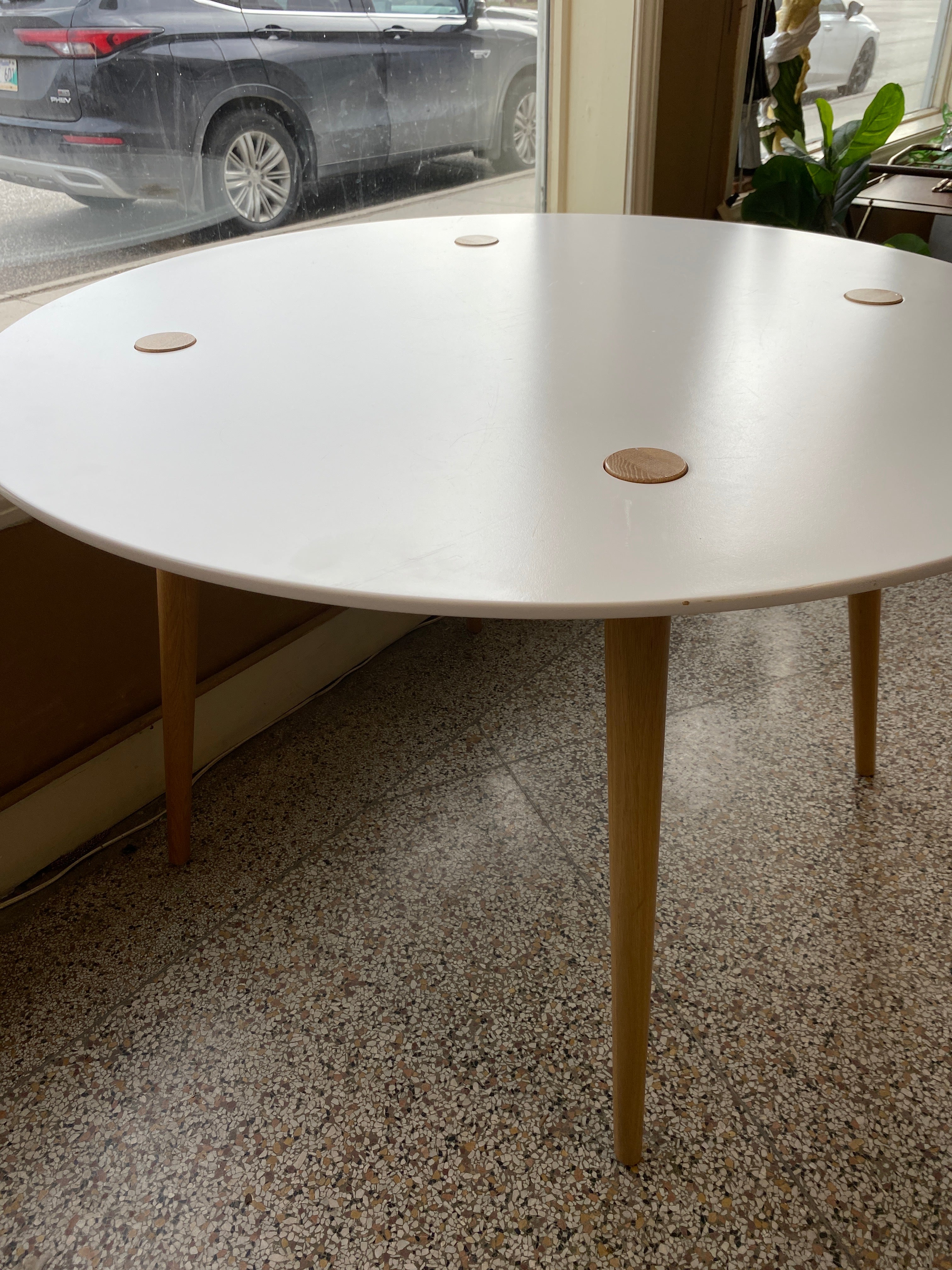 White round IKEA table
