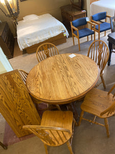 Table 5 wooden chairs and leaf