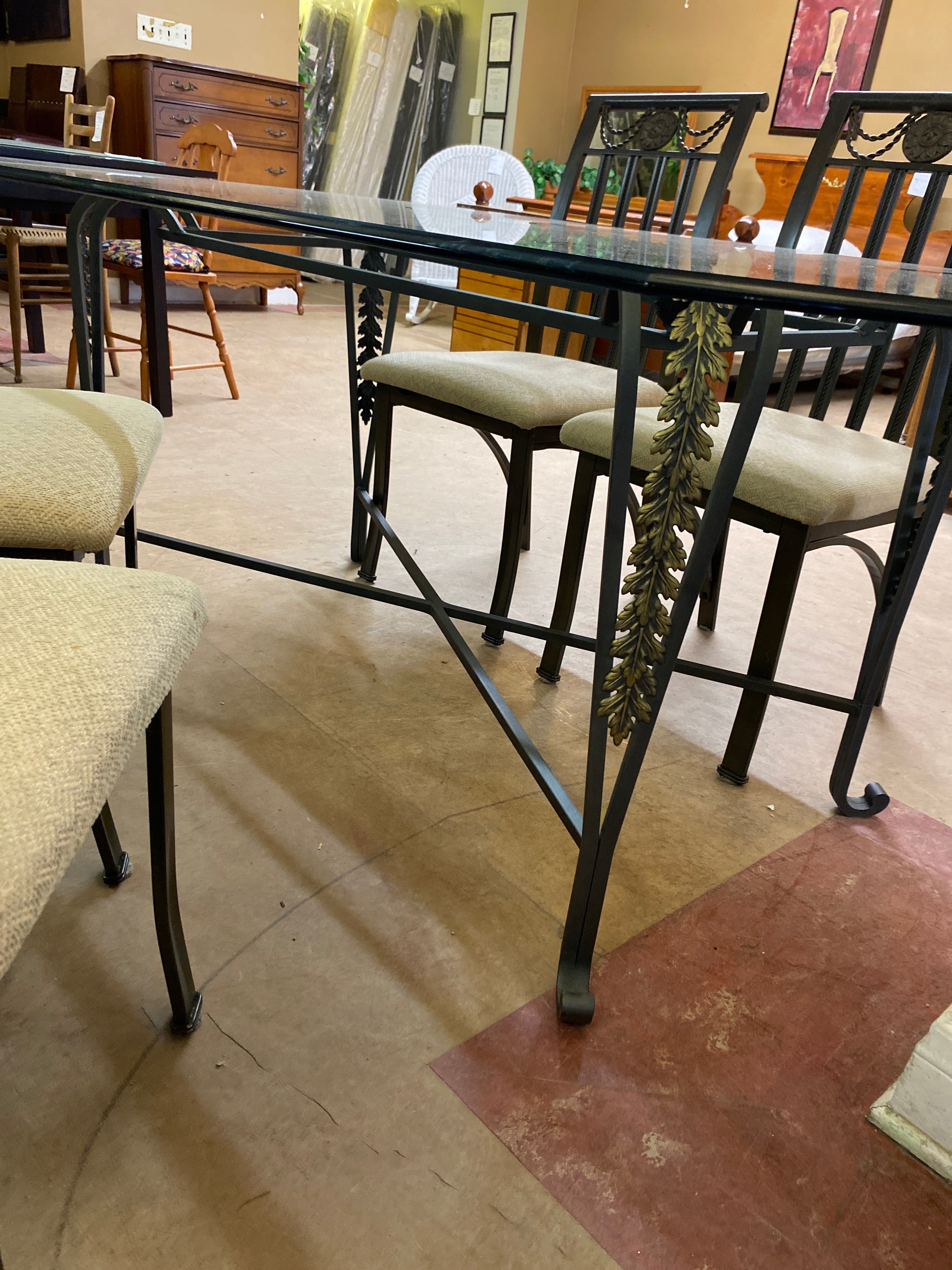 Gorgeous leafy table 4 chairs