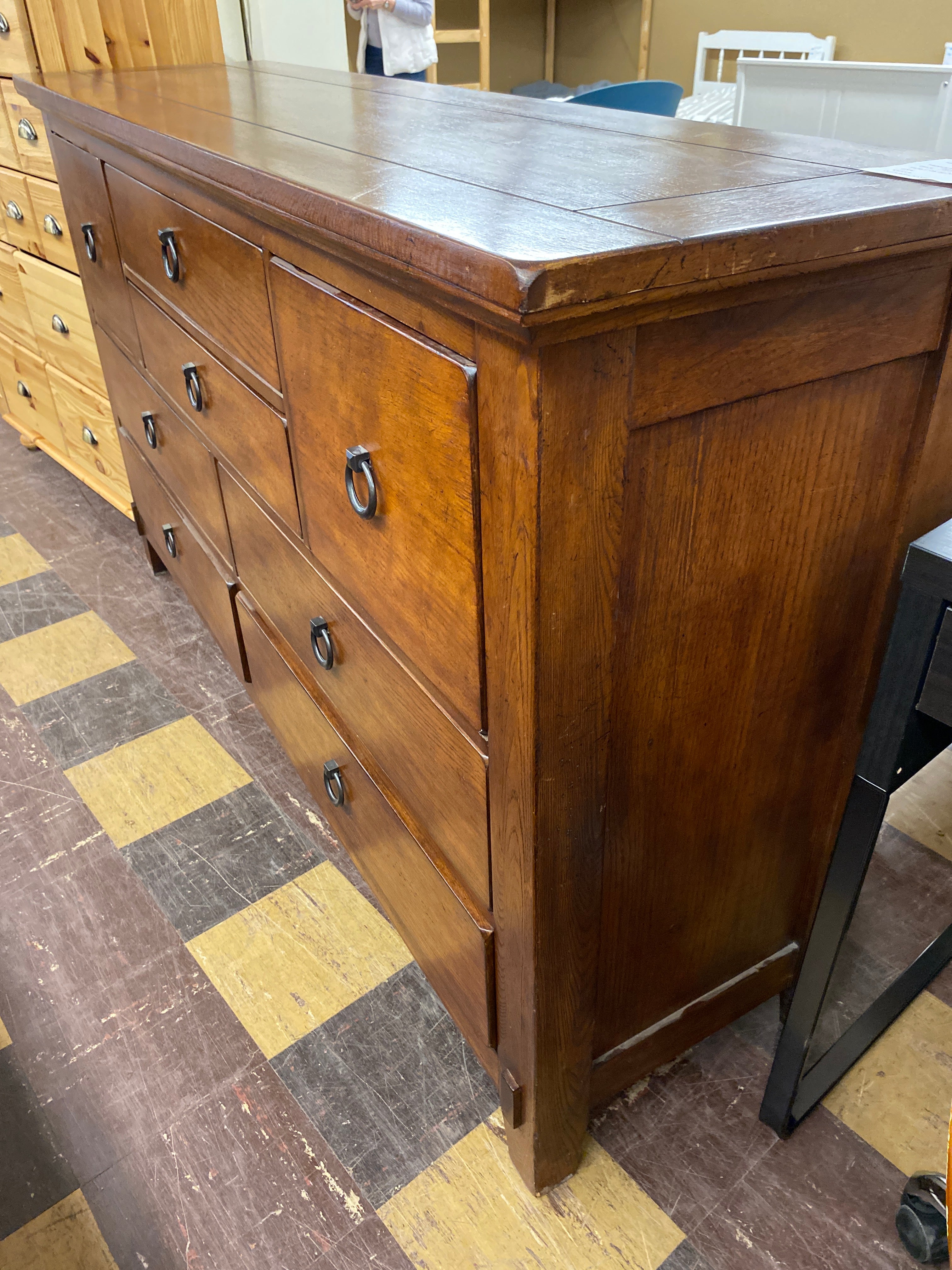 Ling brown dresser