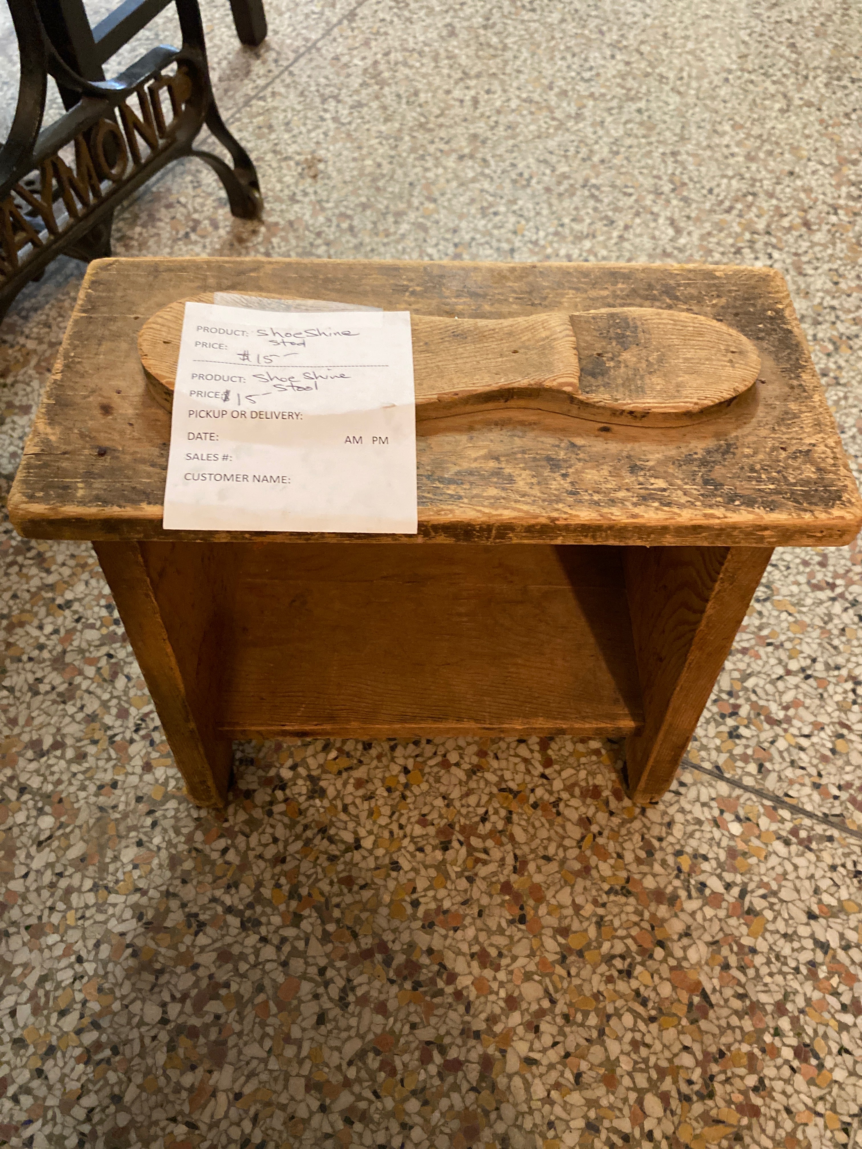 Shoeshine stand