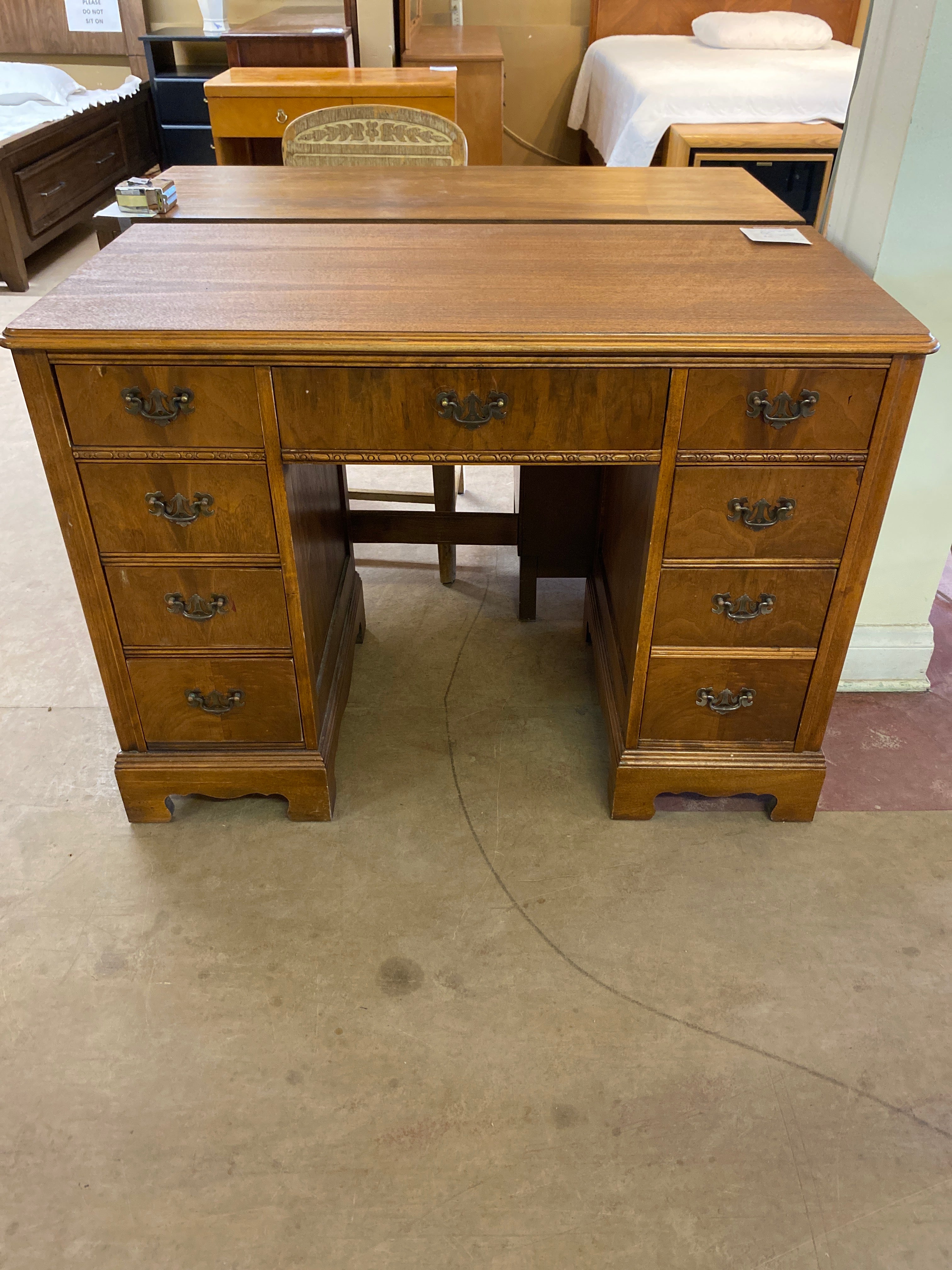 Oh so lovely small desk