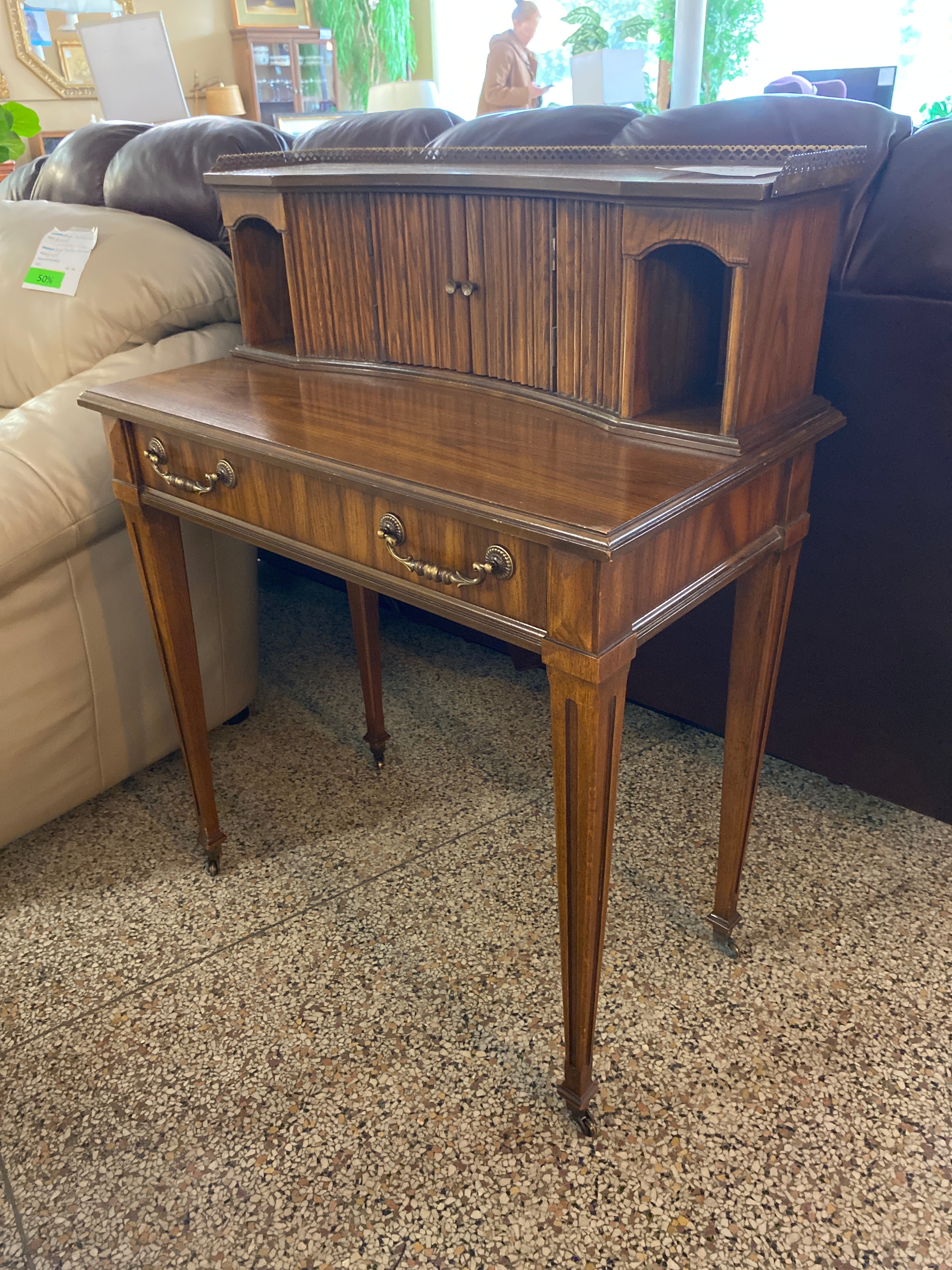 Adorable secretary desk