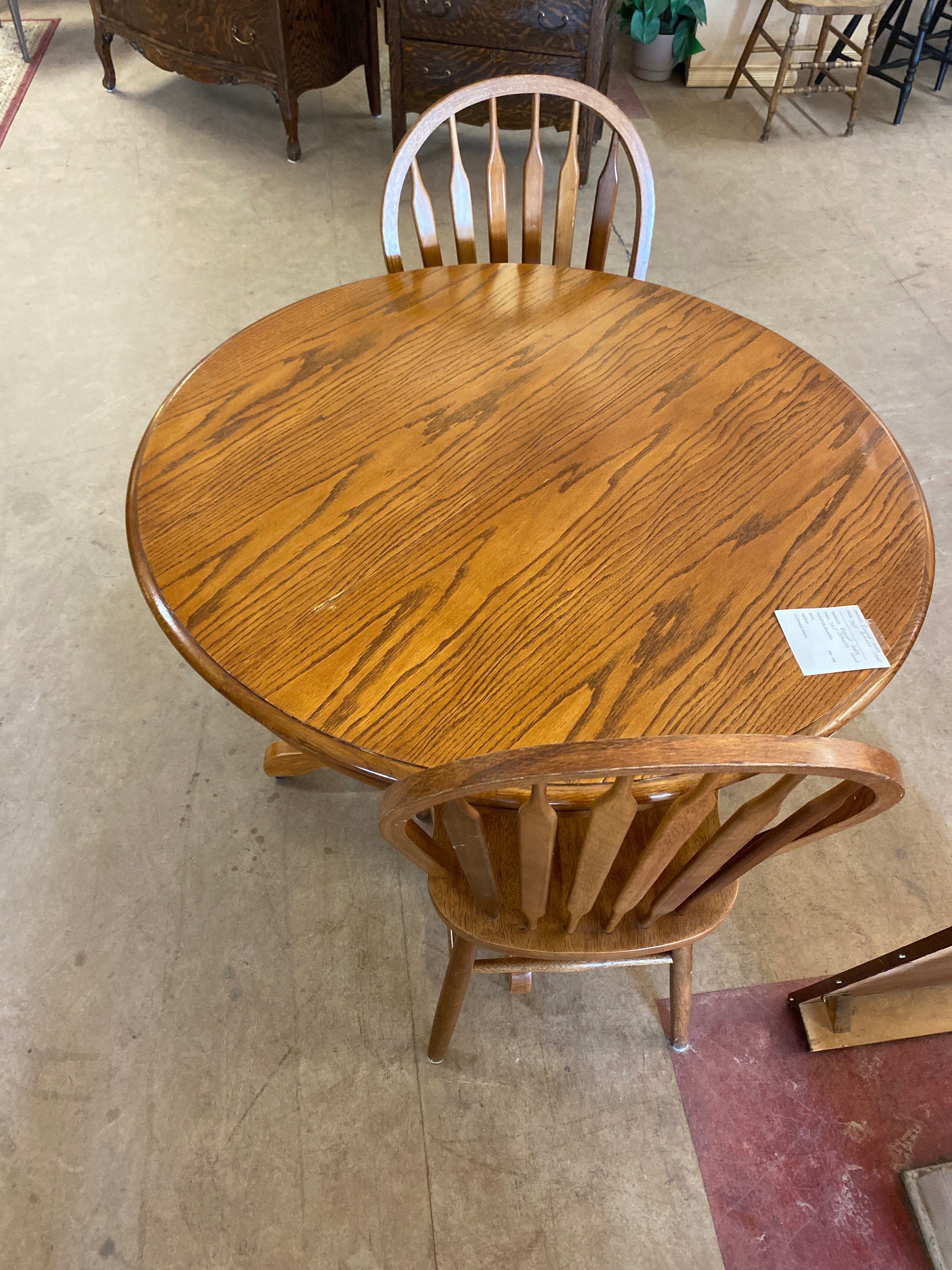 Round table 2 chairs 1 leaf