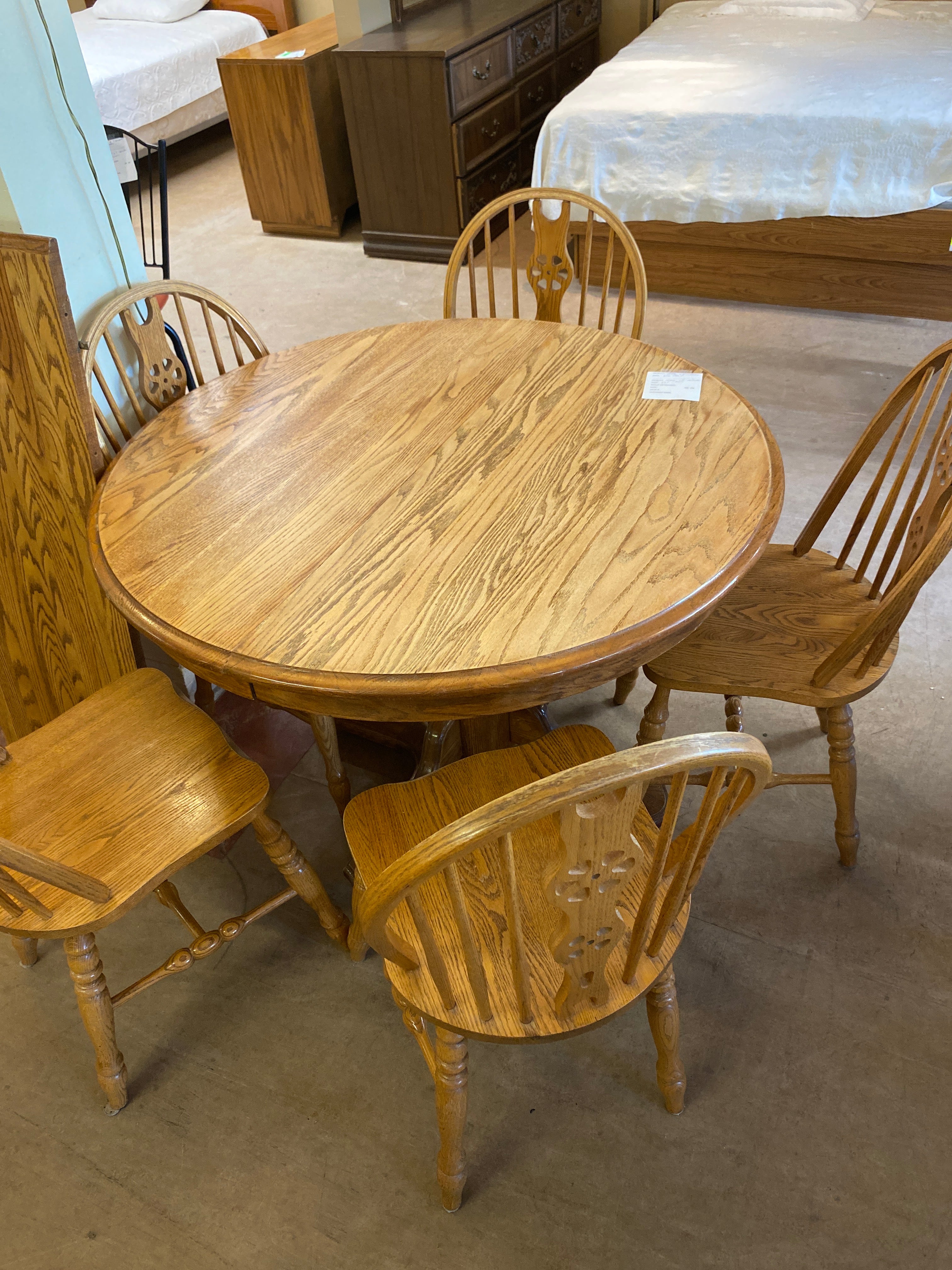 Table 5 wooden chairs and leaf