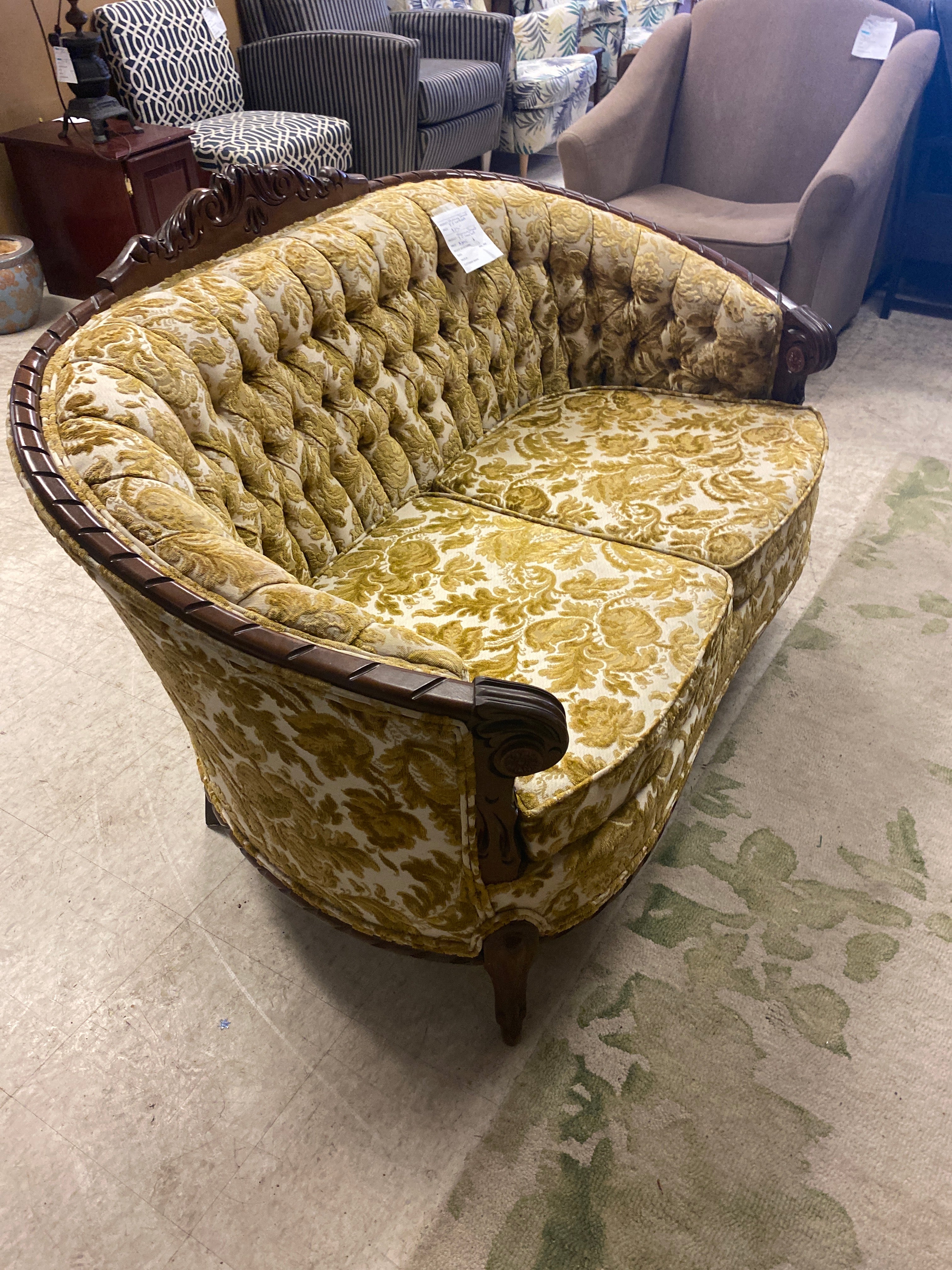 Stunning Damask F.P loveseat