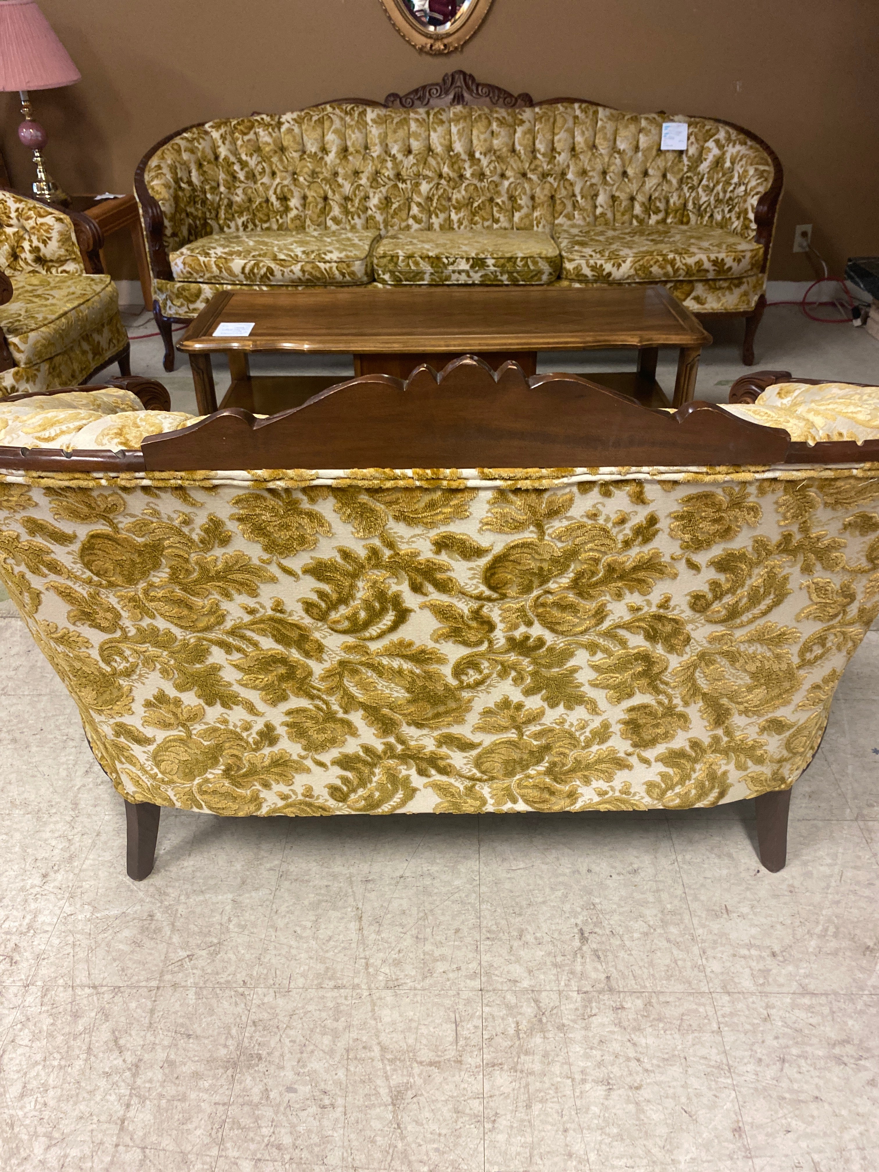 Stunning Damask F.P loveseat