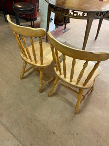 Set of 2 wooden chairs