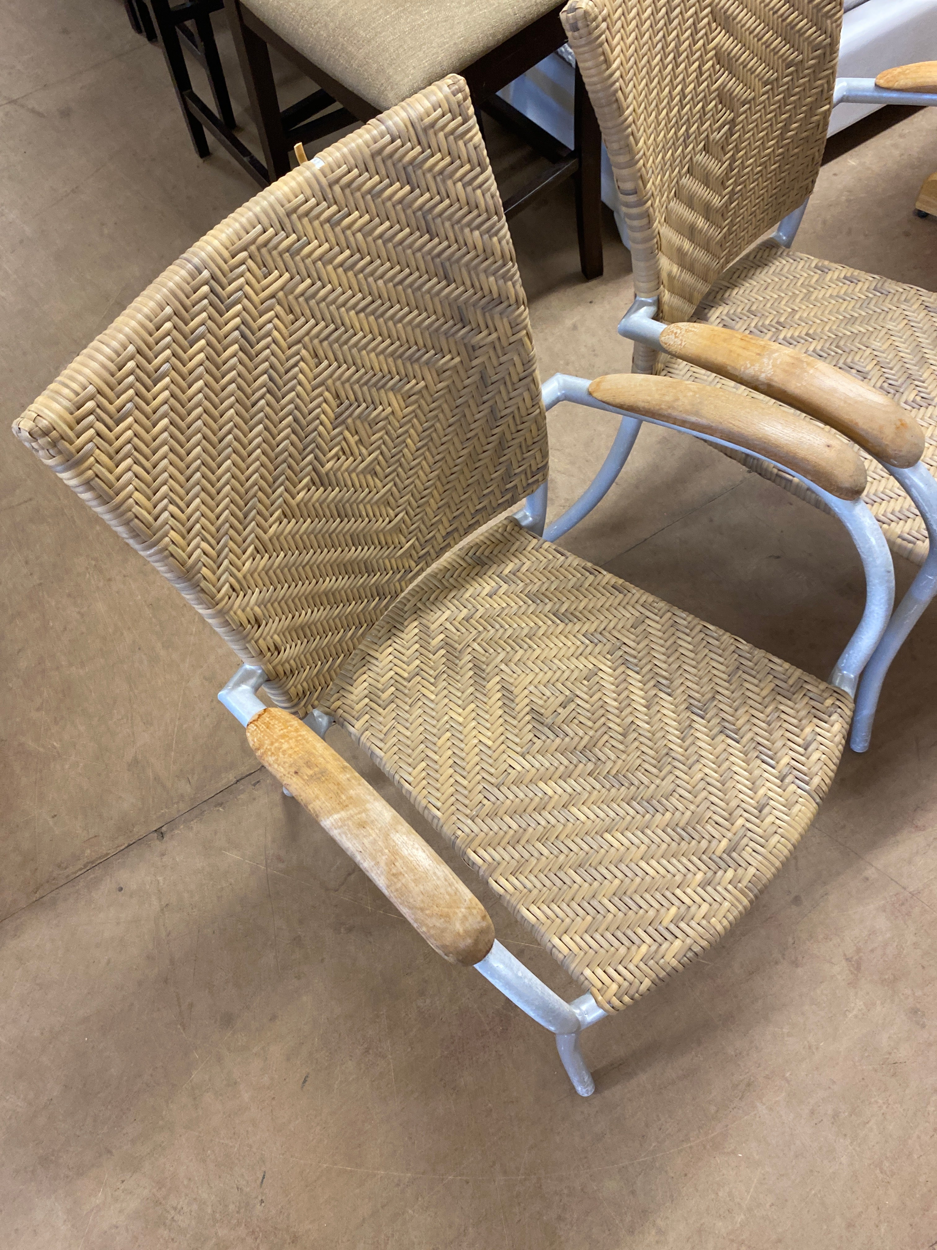 2 rattan chairs