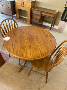 Round table 2 chairs 1 leaf