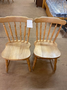 Set of 2 wooden chairs