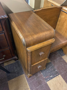 Antique vanity with round mirror