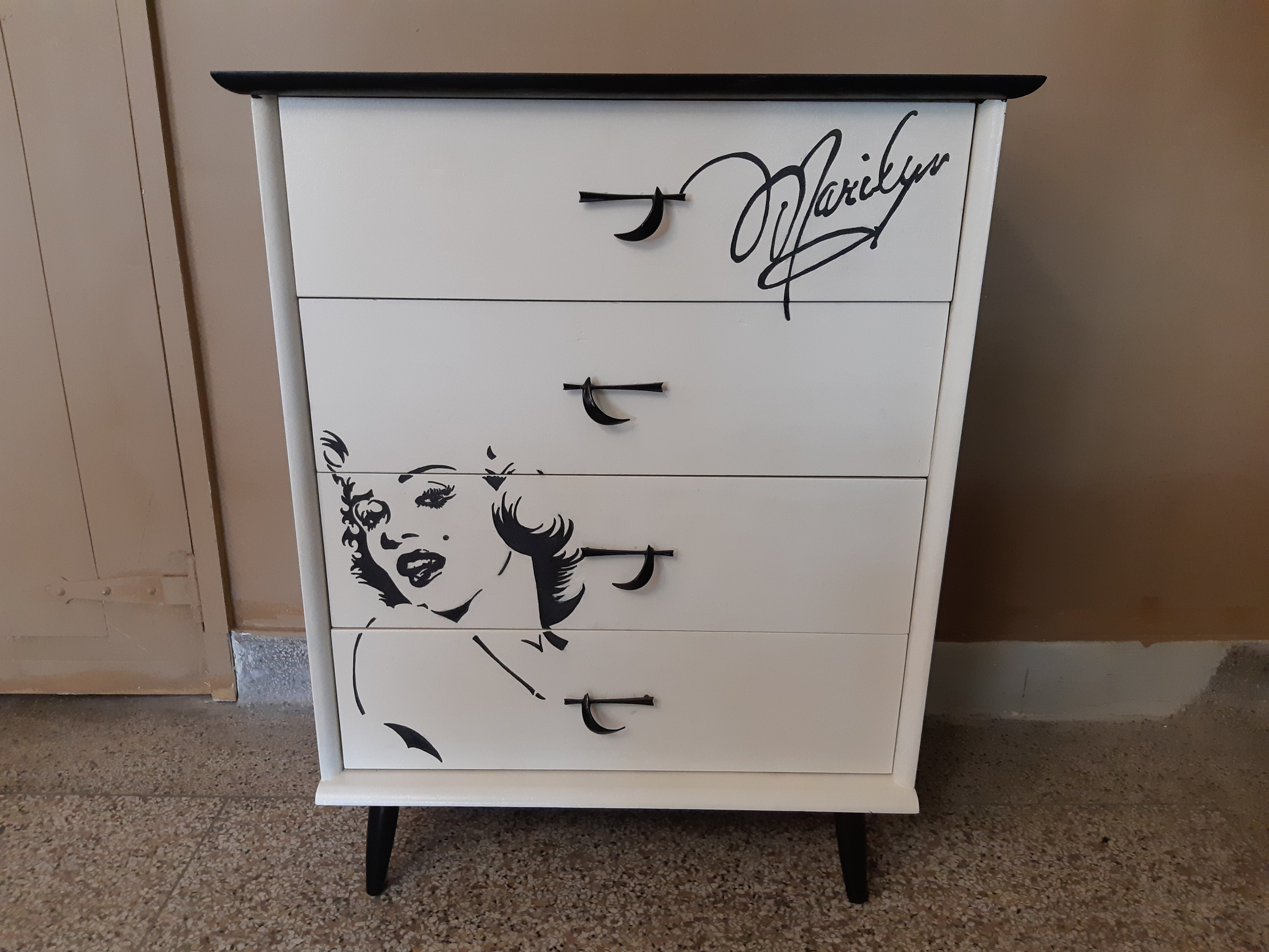 Marilyn Monroe Dresser